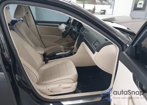 2017 Volkswagen Passat 1.8T R-Line из США, поврежденный, VIN 1VWDT7A3XHC047134